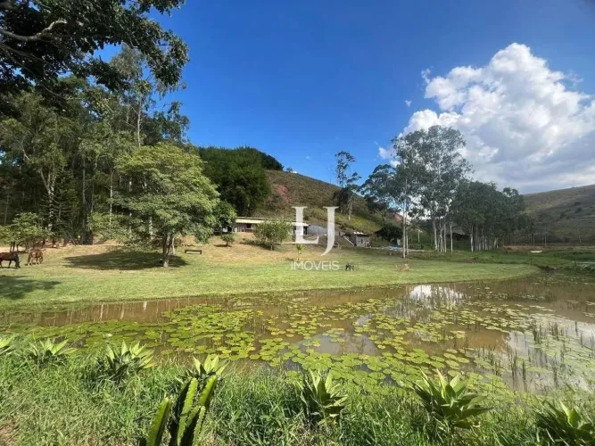 Sítio à venda próximo a Secretário, com 3 dormitórios, 20000 m² por R$ 1.290.000 - Petrópo