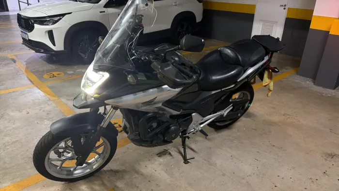 Moto em ótimo estado de conservação, possui kit de Coreia dentada 