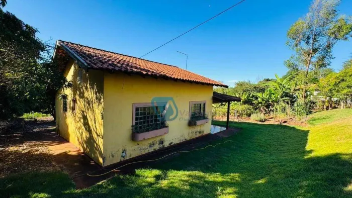 Chácara com 2 dormitórios para alugar, 2000 m² por R$ 2.800/mês - Limoeiro - Londrina/PR