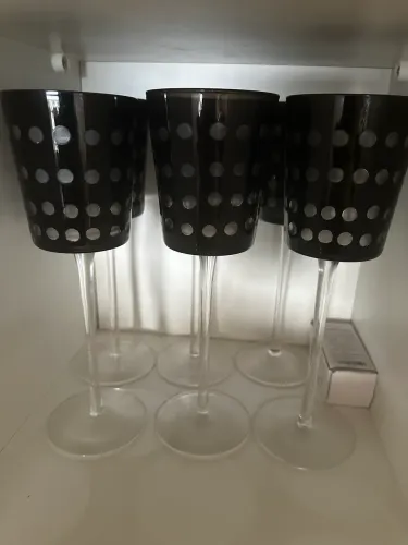 Conjunto de taça de vinho cristal, preta e detalhe poá - 6 unidades