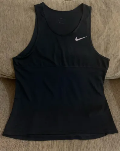 Camiseta Nike Dri-Fit Preta símbolo reflexivo Tamanho G Ler Descrição 