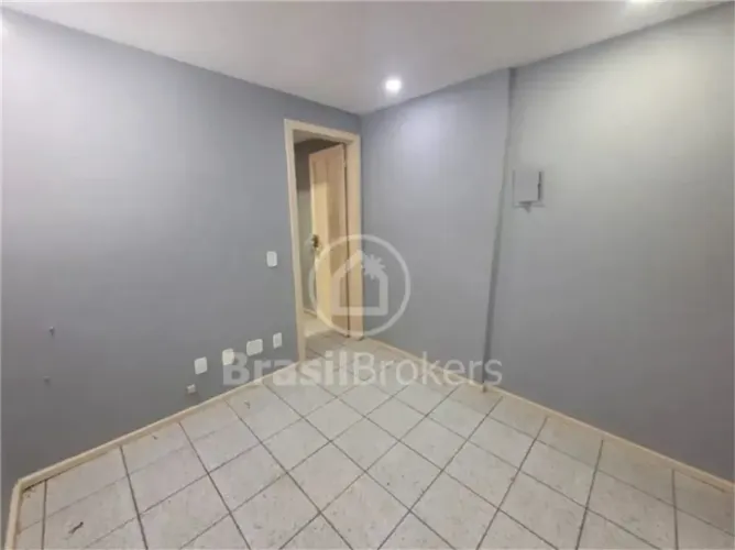 Sala comercial na Hadock Lobo entre as rua prof. Gabizo e rua Afonso Peña, 5 vagas ao lado