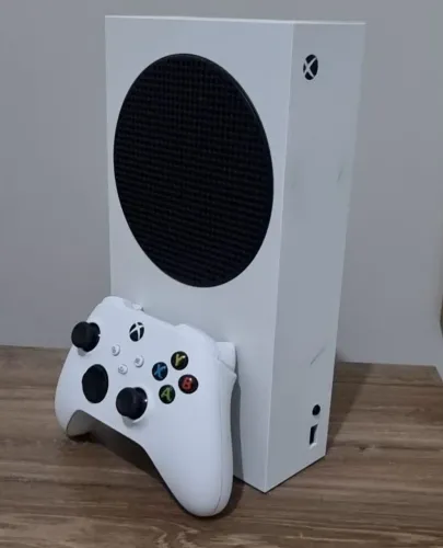 Xbox Series S com 2 controles originais