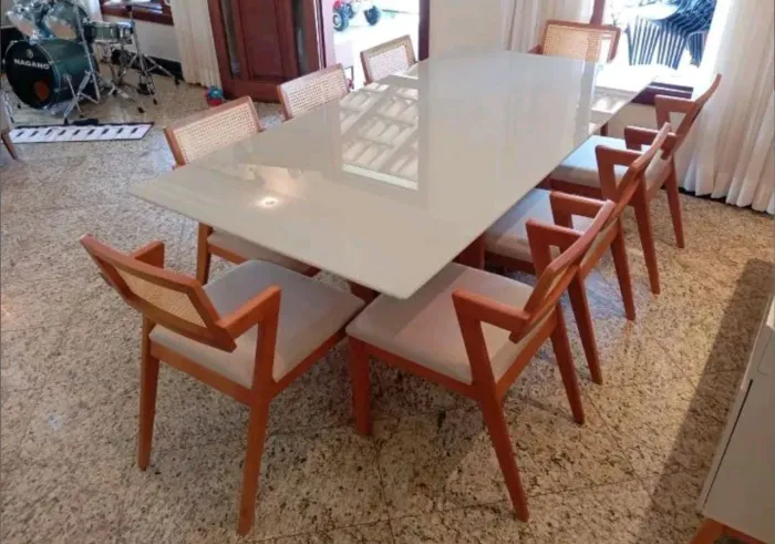 Mesa de jantar 220x110 8 cadeias em madeira maciça 