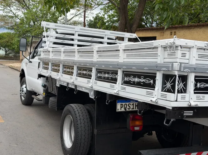 Vende- se F-4000 4x4