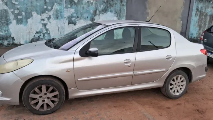 Peugeot 207 Sedan Passion XS 1.6 Flex 16V 4P 2010
