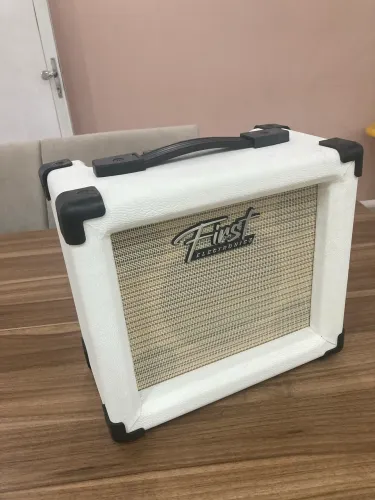 Amplificador First Eletronics
