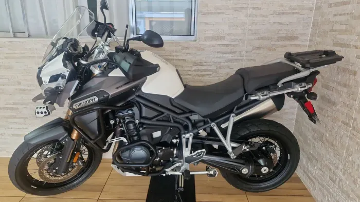 Triumph Tiger Explorer 1200 ñ 800 900 BMW GS Ducati V-Strom África Twin Versys