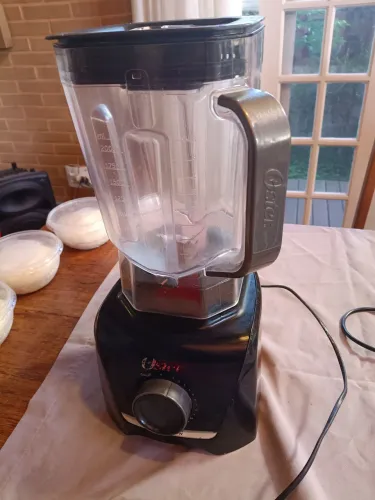 Liquidificador Oster 1400w jarra grande, muito forte
