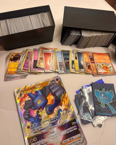 Muitas cartas Pokémon!