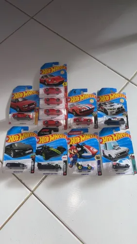 Carrinho hotwheels 1 25,00 2 POR 40,00