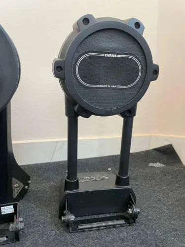 Pad Bumbo Roland KD9 em bom estado.