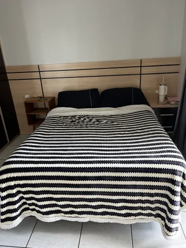 Vende-se cama + colchão de casal