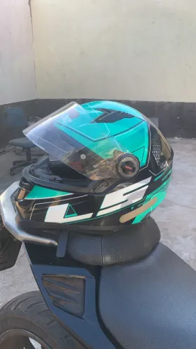 Vendo capacete Ls2, zerado, 500$