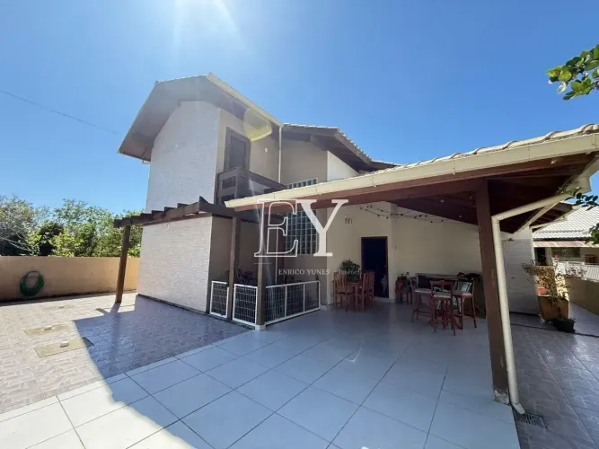 Casa Individual Financiável com 2 Dormitórios no Ribeirão da Ilha - Florianópolis - SC