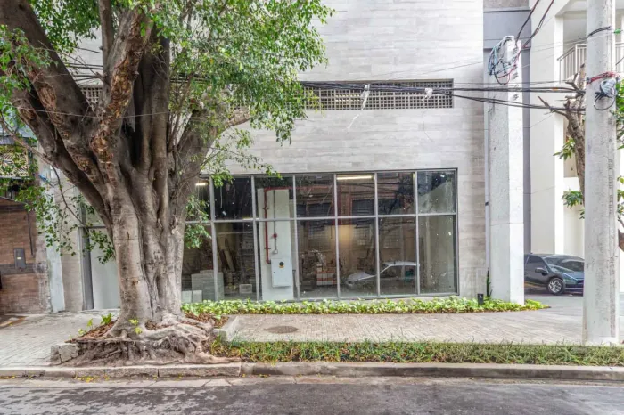 Loja na Rua Padre Chico, 749 - Loja 01 276 m²