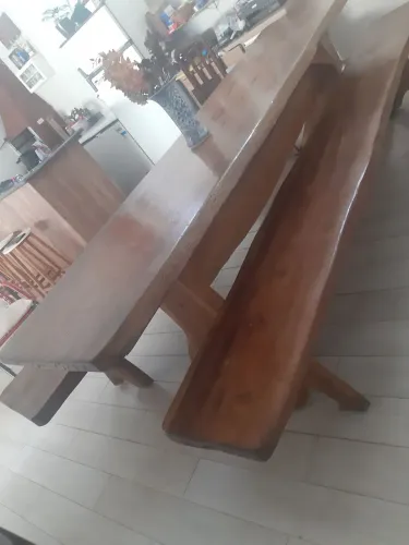 Mesa Rústica com 2 bancos