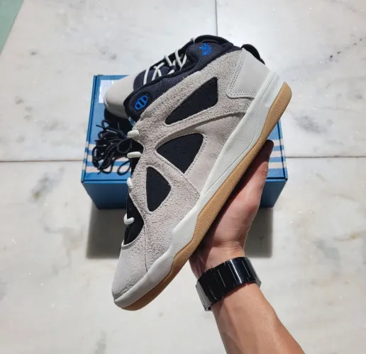 Tênis Adidas Badbo 1.0 x Bad Bunny
