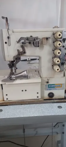 Máquina de costura Bracob (retirada no local)