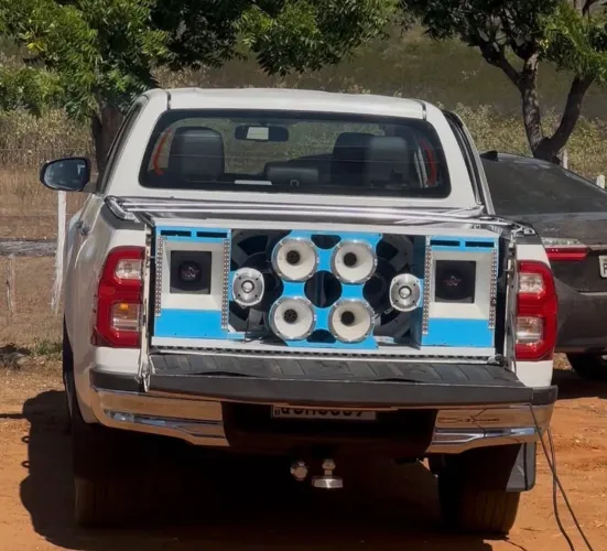Som para Hilux com preço de favela 