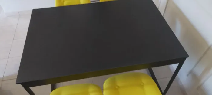 Mesa com 4 cadeiras 