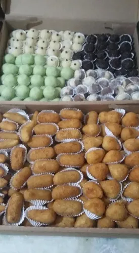 Doces e salgados 80 reais.