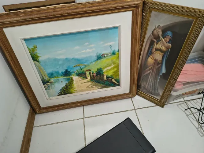02 quadros decorativos com moldura 