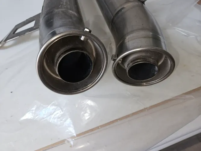 Akrapovic duas cornetas 