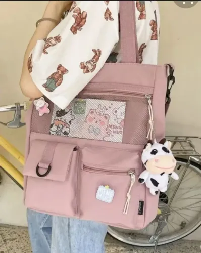 Bolsa média rosa pra adolescente/ menina com pingentes