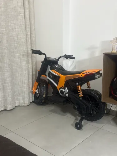 Moto infantil ? elétrica. 