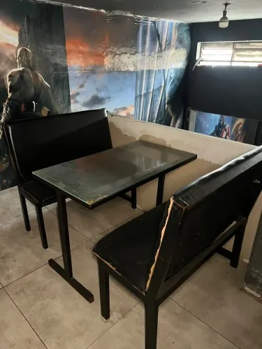 Mesa e blooth (cadeira estofada)