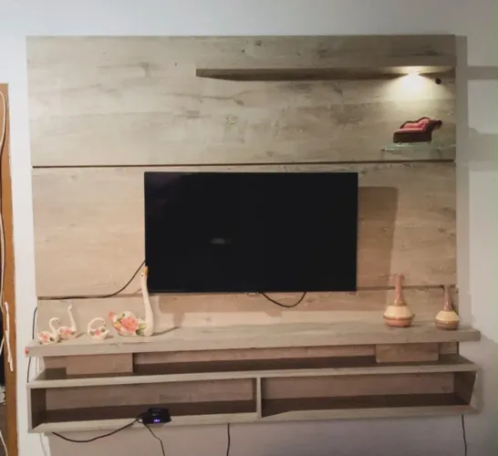 Painel de tv com luminária