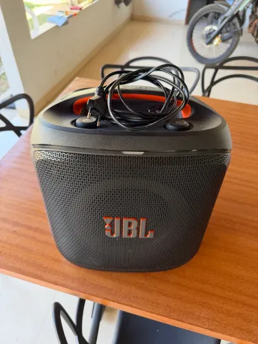 JBL - Praticamente Nova | R$ 1.300