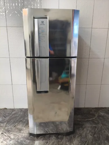 Geladeira ELECTROLUX DF51 Frost Free painel digital 427 Litros (127v)