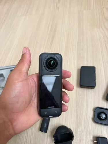 Insta360 X5 8K Completa + 2 Baterias + Quick Reader + Bastão Invisível