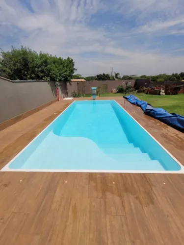 Piscina de fibra instalada