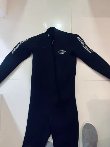 Roupa de borracha nova