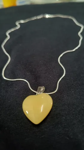 Colar de Prata com pingente de pedra.
