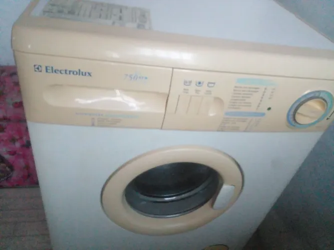 Estou vendendo essa maquina de lavar eletrolux em otimo estado de conservação funcionando