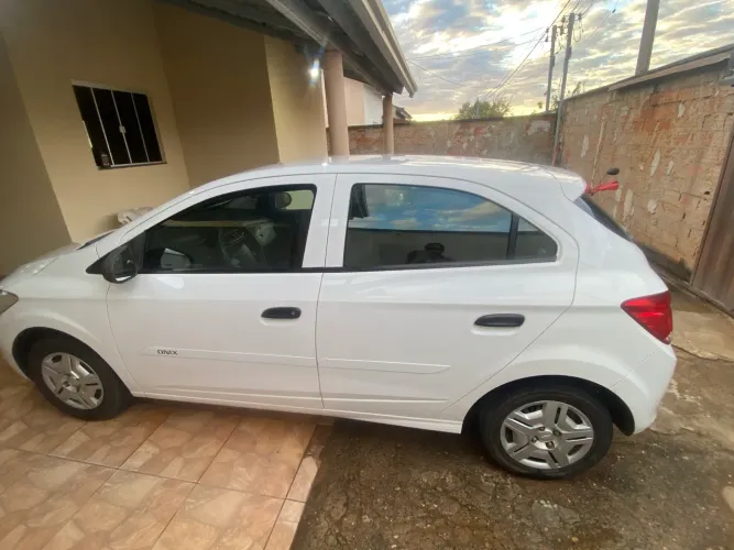 Chevrolet Onix JOY Hatch 1.0 8V Flex Mec. 4P 2018
