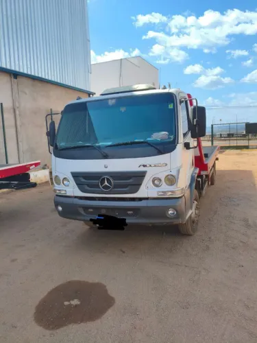 Mercedes-Benz Accelo 815 plataforma Guincho 6,5 MT + Asa-Delta