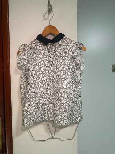 Blusa branca de renda