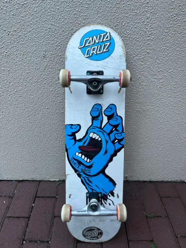SKATE (SKATEBOARD) 