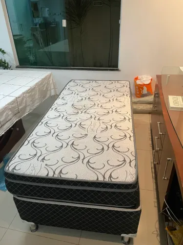 Cama e base de solteiro ! Seminova