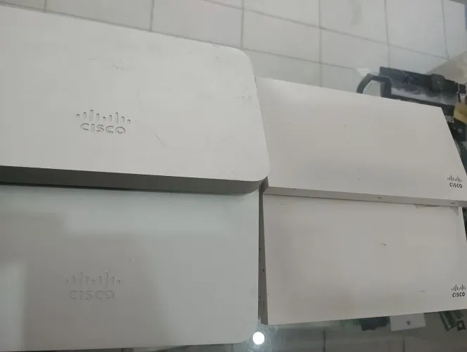 roteador e AP cisco meraki