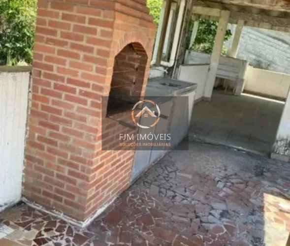 Casa espaçosa de 350M² com 3 dormitórios e 3 banheiros no Centro de São Gonçalo - venda po