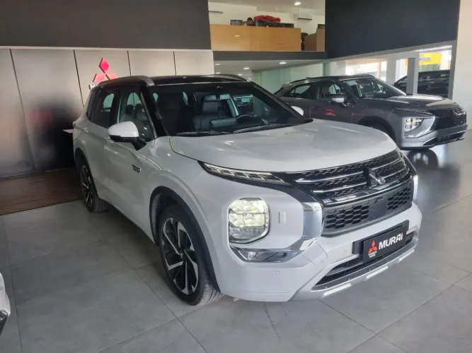 Mitsubishi Outlander Signature 2.4 4X4 AUT (híb) 2026