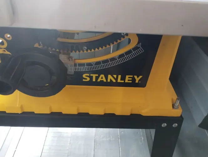 Vendo Serra de bancada Stanley 1800w
