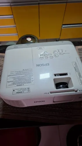 Projetor, PlayStation 4, caixa de som aiwa