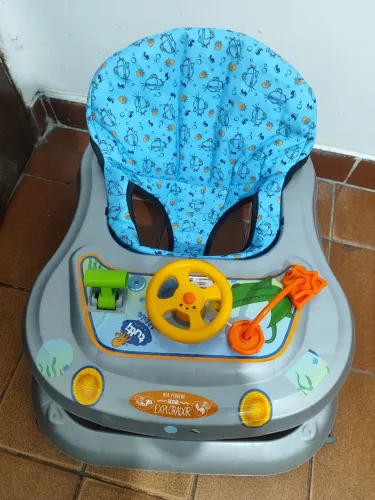 Andador semi novo